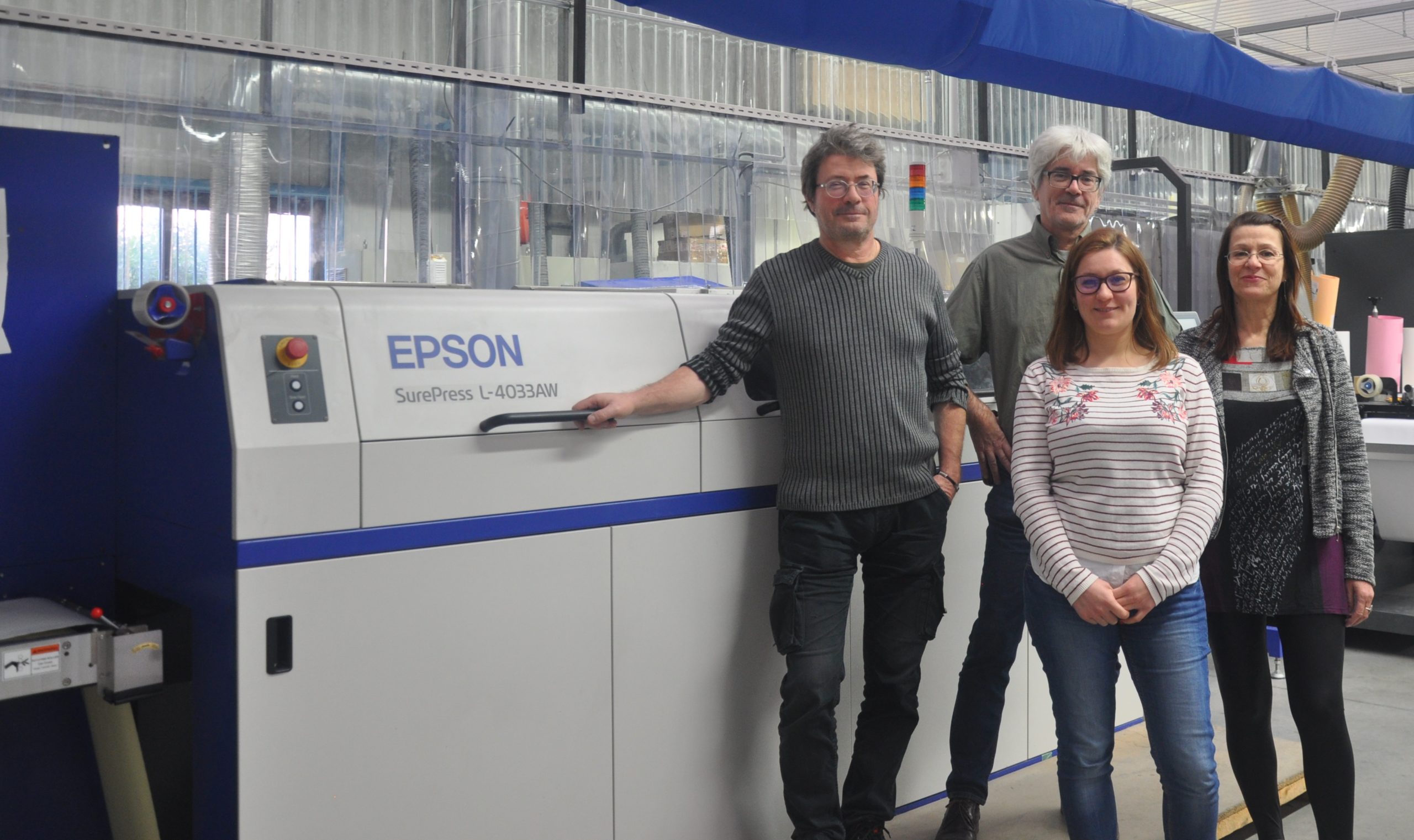 Famille LEGER devant EPSON Surepress